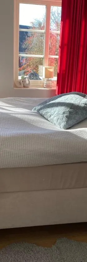DR ÅSA Rooms in Kallfors, Järna, south Stockholm, near Golf, Ytterjärna Concerts & the Baltic Sea Beach，位于Järna的酒店