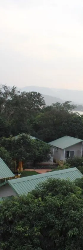 Mango Leaf Lake Resort，位于浦那的酒店