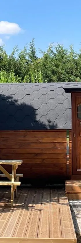 TONNEAU HERBERGEMENT INSOLITE AU CAMPING DES NIERES，位于Ébreuil的酒店