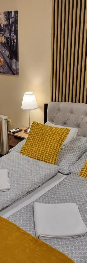 Glória Apartman Szarvas，位于索尔沃什的酒店