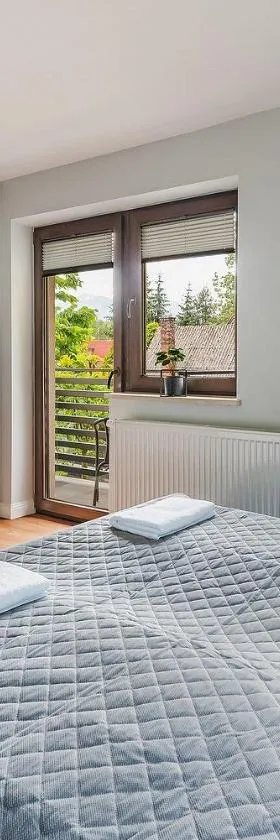 WillaByTheRiver JACUZZI & SAUNA，位于波罗宁的酒店