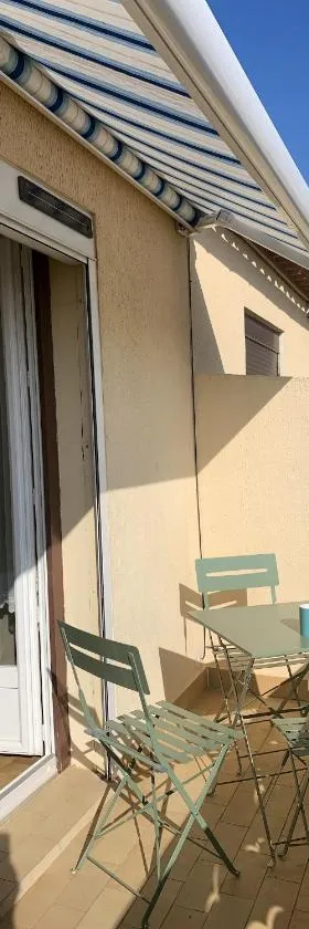 Appartement charmant à Fleury - 30 m² - Vue sur la mer，位于弗勒里的酒店