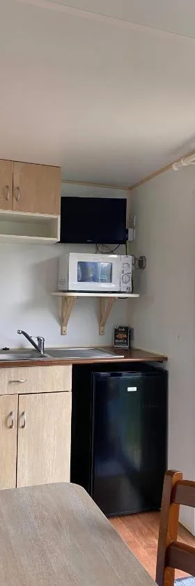 Mobil-home mitoyen 1 chambre，位于Angicourt的酒店
