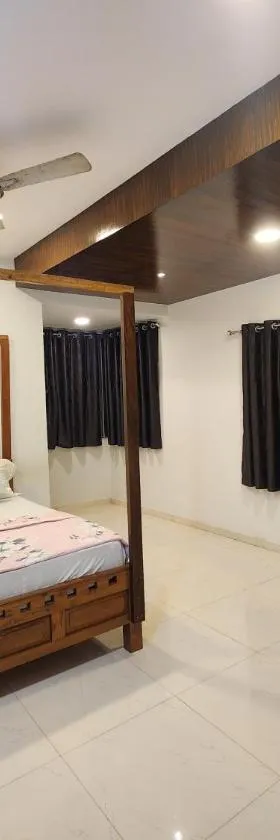 Kuber hotel，位于Valsad的酒店