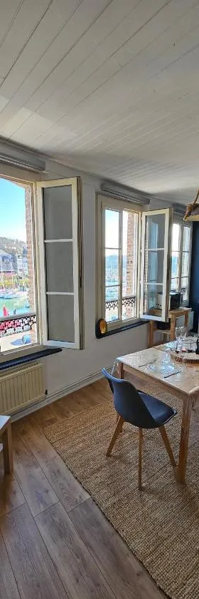 L'atelier- Duplex Vue magnifique sur le port-，位于索姆河畔圣瓦莱里的酒店