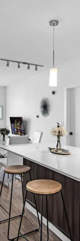 Amazing 2 Bedroom Unit In Doral Miami With Free Parking，位于海厄利亚加登斯的酒店