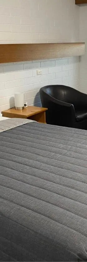 欧罗娜汽车旅馆，位于米尔迪拉的酒店