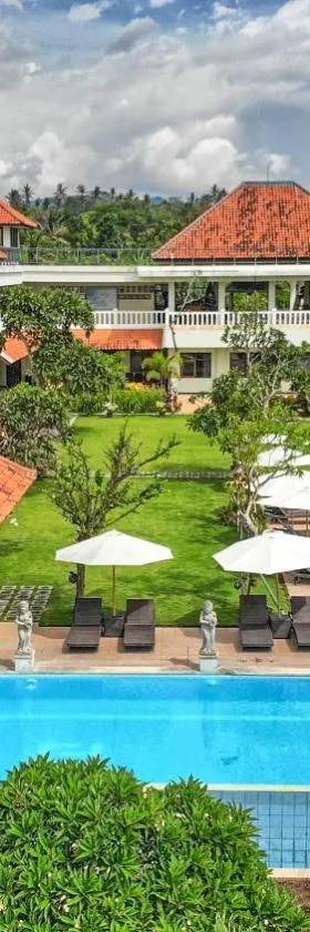 Taman Surgawi Resort & Spa，位于Jasri的酒店