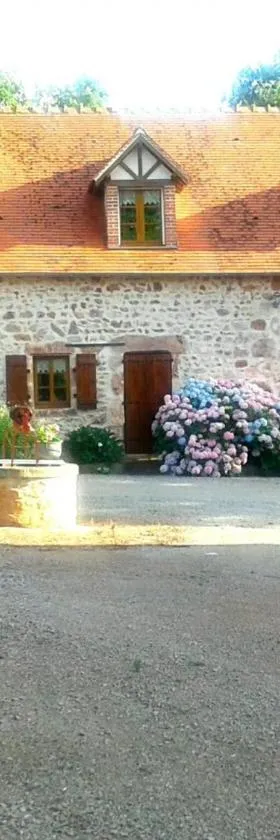 Maison de ferme restaurée avec mini ferme, terrasse et grand jardin près de la Vallée du Cher - FR-1-489-270，位于Le Cluzeau的酒店