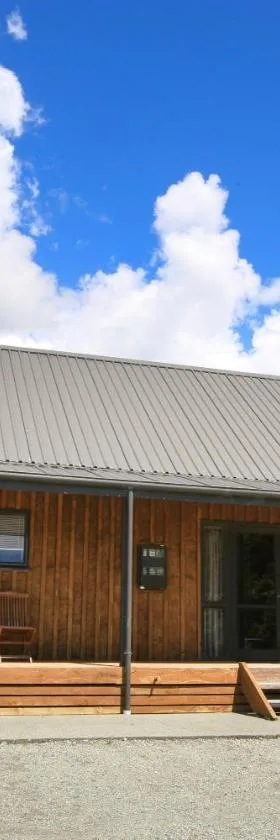 Franz Alpine Retreat- Cottage，位于Potters Creek的酒店