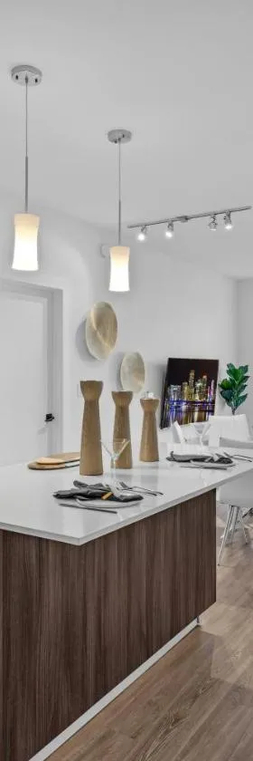 Modern 2 Bed in the Heart of Doral Free Parking，位于海厄利亚加登斯的酒店