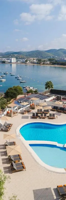 THB Ocean Beach - Adults Only，位于圣安东尼奥湾的酒店