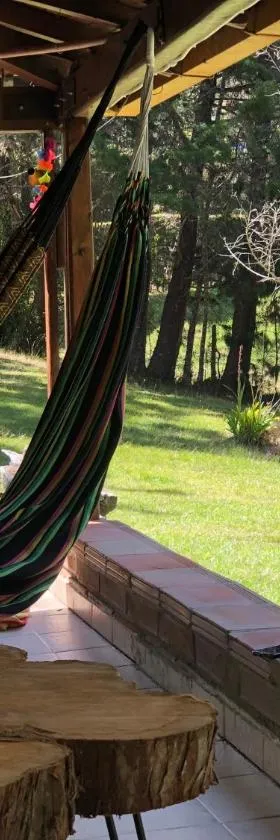 Casa Rustica con chimenea en su interior, rodeado de los cuatro elementos tierra, fuego, aire y agua, ubicada en sector tranquilo, para descansar en familia o amigos,，位于Mazo的酒店
