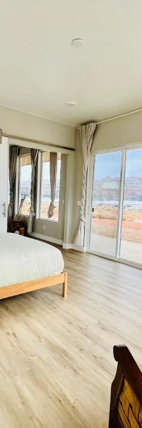 Page Arizona border town- Tranquil Zen Retreat with Amazing Mesa Views，位于比格沃特的酒店