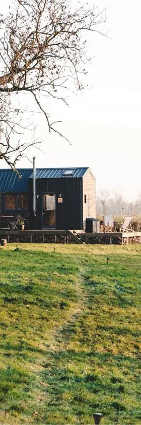 Tiny Houses Au Coeur de la Campagne Wallonne，位于绍蒙－吉斯图的酒店