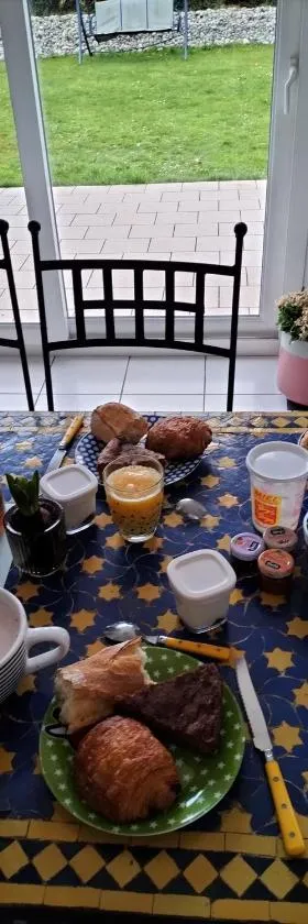 Sous le pommier，位于Douvres-la-Délivrande的酒店