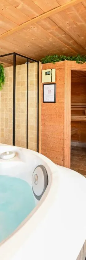 Ker Gana Sauna, jacuzzi, poêle à bois，位于Plourin的酒店