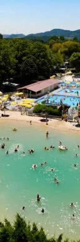 Mobilhome 6 personnes camping 4*，位于Châteauneuf-de-Galaure的酒店