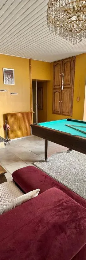 Grande Maison familiale bien équipée avec Billard，位于Chaunay的酒店