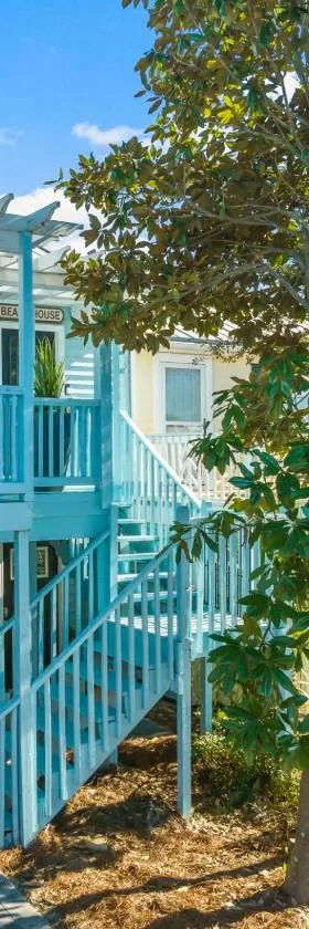 Solitude on 30A - Seacrest Beach Townhouse with Beach Access - FREE BIKES，位于罗斯玛丽海滩的酒店