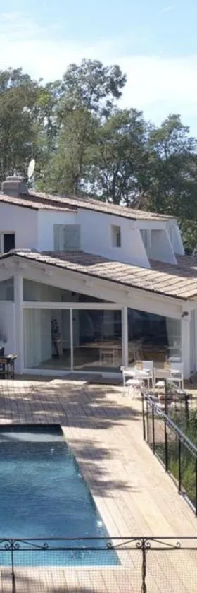 Villa Ormarine, vue exceptionnelle sur la baie de Cannes et le Mercantour，位于雷阿德雷德雷斯泰勒的酒店