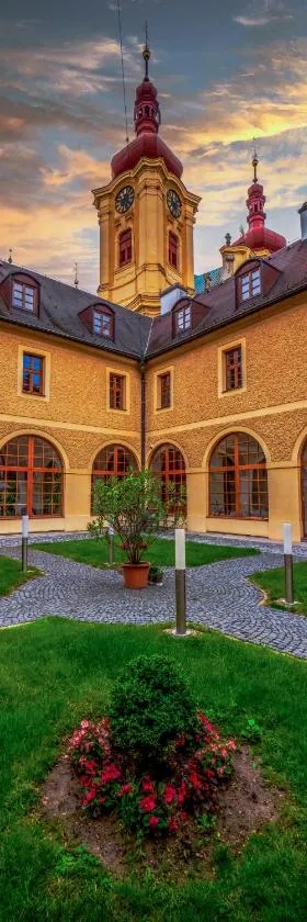 Klášter Hejnice - vzdělávací, konferenční a poutní dům，位于海尼采的酒店