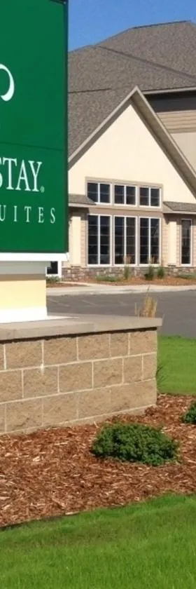 GrandStay Hotel & Suites Thief River Falls，位于锡夫里弗福尔斯的酒店