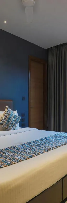 Hotel Bluestone Nehru Place by The Cosy Hotels，位于新德里的酒店