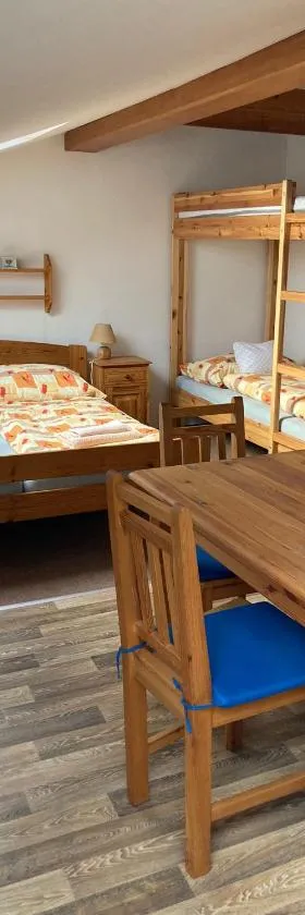 Ubytování v podkroví，位于Roztoky u Jilemnice的酒店