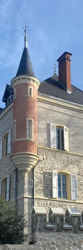 Château de Saint-Genix，位于Saint-Genix-sur-Guiers的酒店