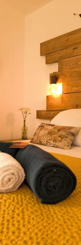 LES BOHEMIELLES Chambre Mathilda，位于Cartelègue的酒店
