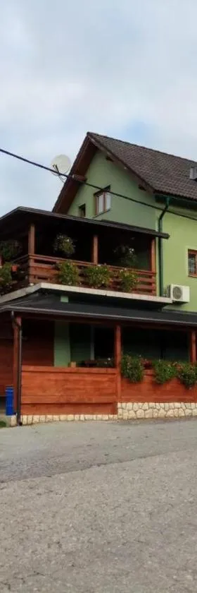 Apartments Poljanak Green House，位于普利特维采湖的酒店