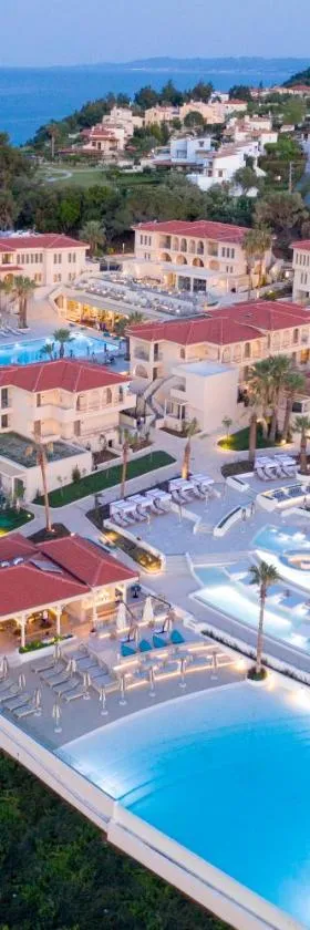Cora Hotel & Spa，位于阿菲托斯的酒店