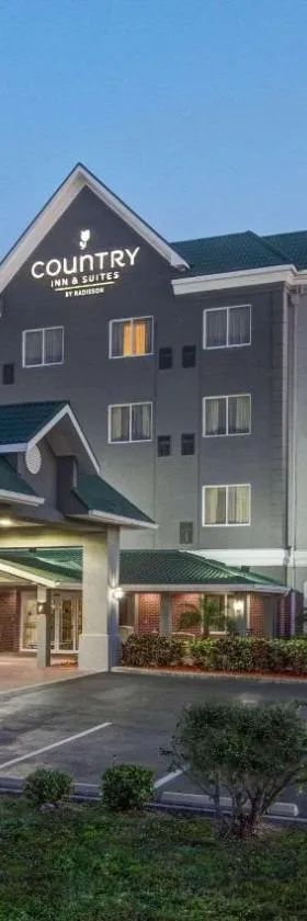 佛罗里达州克利尔沃特 - 圣彼得堡卡尔森江山旅馆套房酒店，位于皮内拉斯公园的酒店