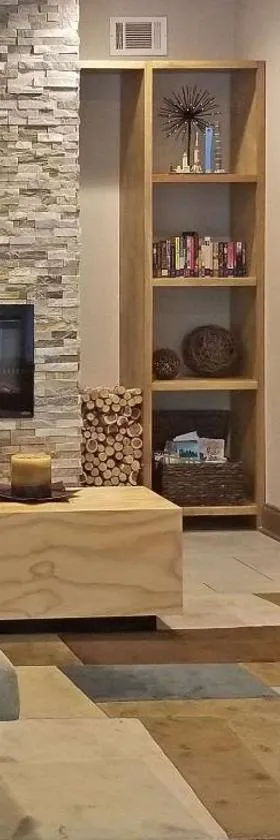 坎顿卡尔森江山旅馆套房酒店，位于坎顿的酒店