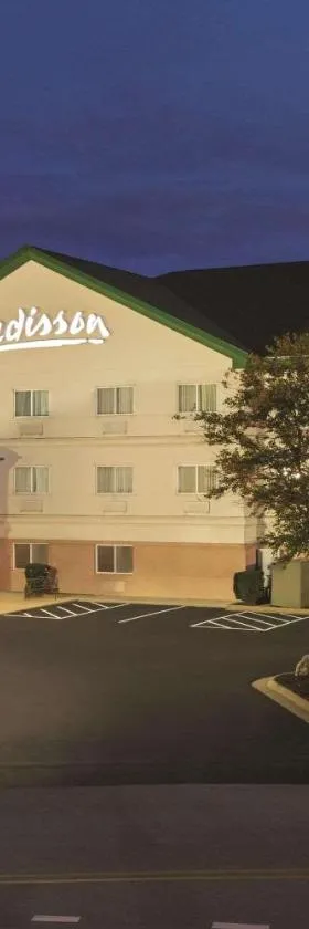 罗克福德丽笙酒店及会议中心，位于罗克福德的酒店