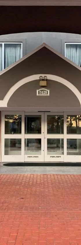 卡尔森北北查尔斯顿乡村旅馆和套房酒店，位于查尔斯顿的酒店