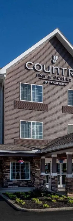 南查尔斯顿江山旅馆套房酒店，位于查尔斯顿的酒店