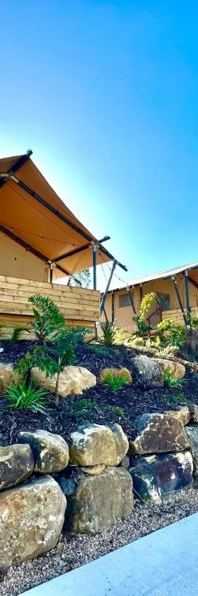 Esk Luxury Glamping Tents，位于Esk的酒店