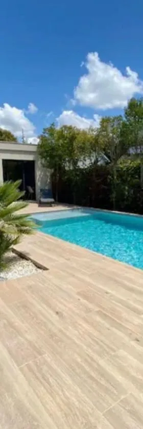 Maison d architecte Bruges/piscine chauffée/Tram D，位于布吕热的酒店