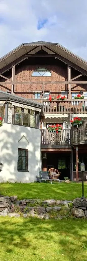 Cronin's Guesthouse Bed & Breakfast，位于黑诺拉的酒店