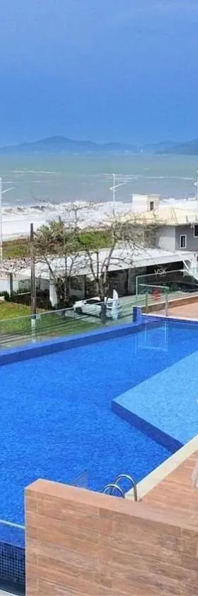 Venice Home Club - Balneário Piçarras，位于Itajubá的酒店