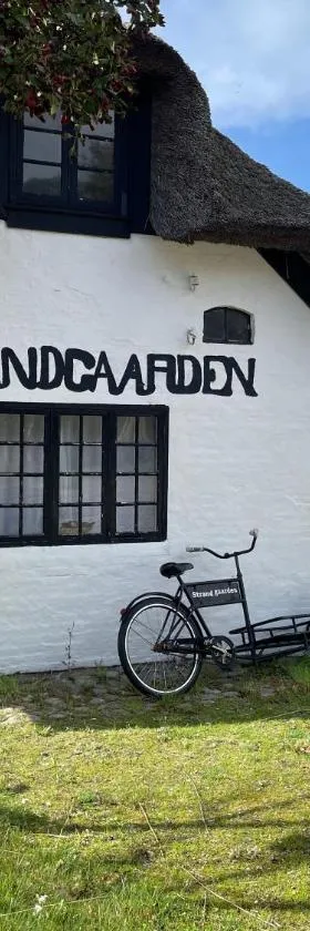 Hotel Strandgaarden，位于维斯特罗哈文的酒店