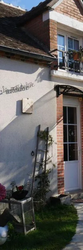 La Maréchalerie LA FORGE，位于Lion-en-Sullias的酒店