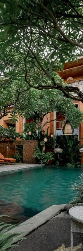 Fourteen Roses Boutique Hotel, Kuta，位于勒吉安的酒店