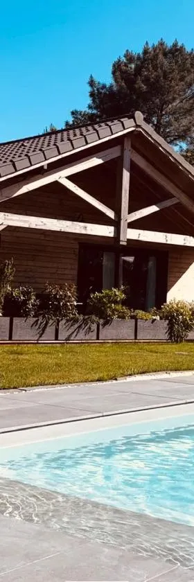 CHALET ARIZONA - AU COTTAGE DU MEDOC - Proche de BORDEAUX，位于圣奥班德梅多克的酒店