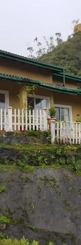 Lassana Holiday Bungalow，位于Rozella的酒店