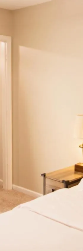 HomeTel Premium Guest Suite w/ Private Entrance，位于伊普西兰蒂的酒店