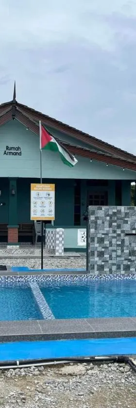 Rumah Armand Studio Family with Swimming Pool Pengkalan Balak Tg Bidara Masjid Tanah Melaka，位于Kampong Ayer Hitam Ulu的酒店