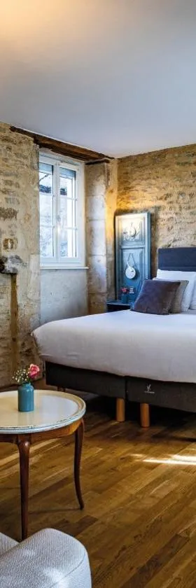 Logis Relais de la Source，位于Saint-Seine-lʼAbbaye的酒店
